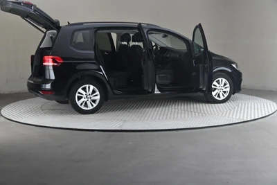 Volkswagen Touran 2022, photo 6/10