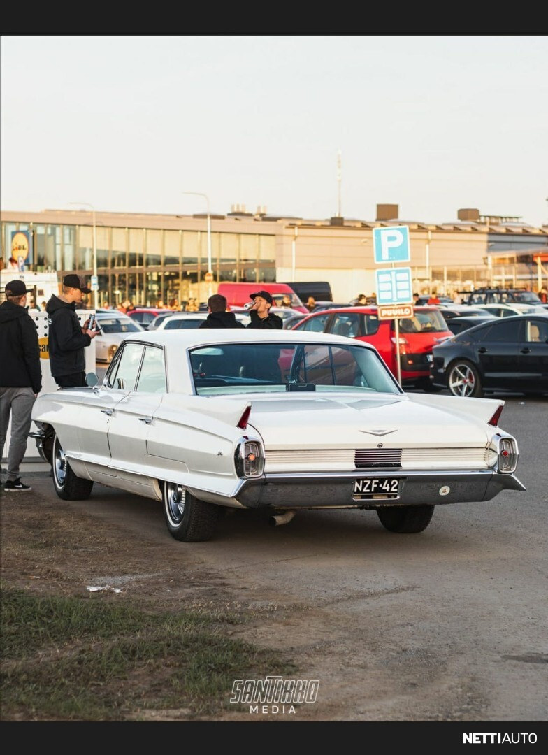 Cadillac De Ville