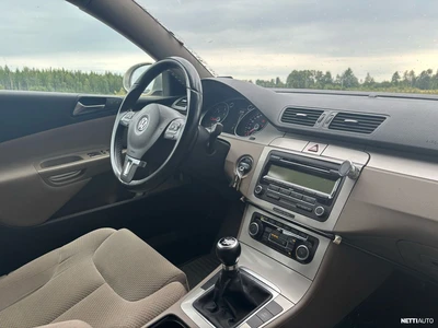 Volkswagen Passat 2010, photo 1/10