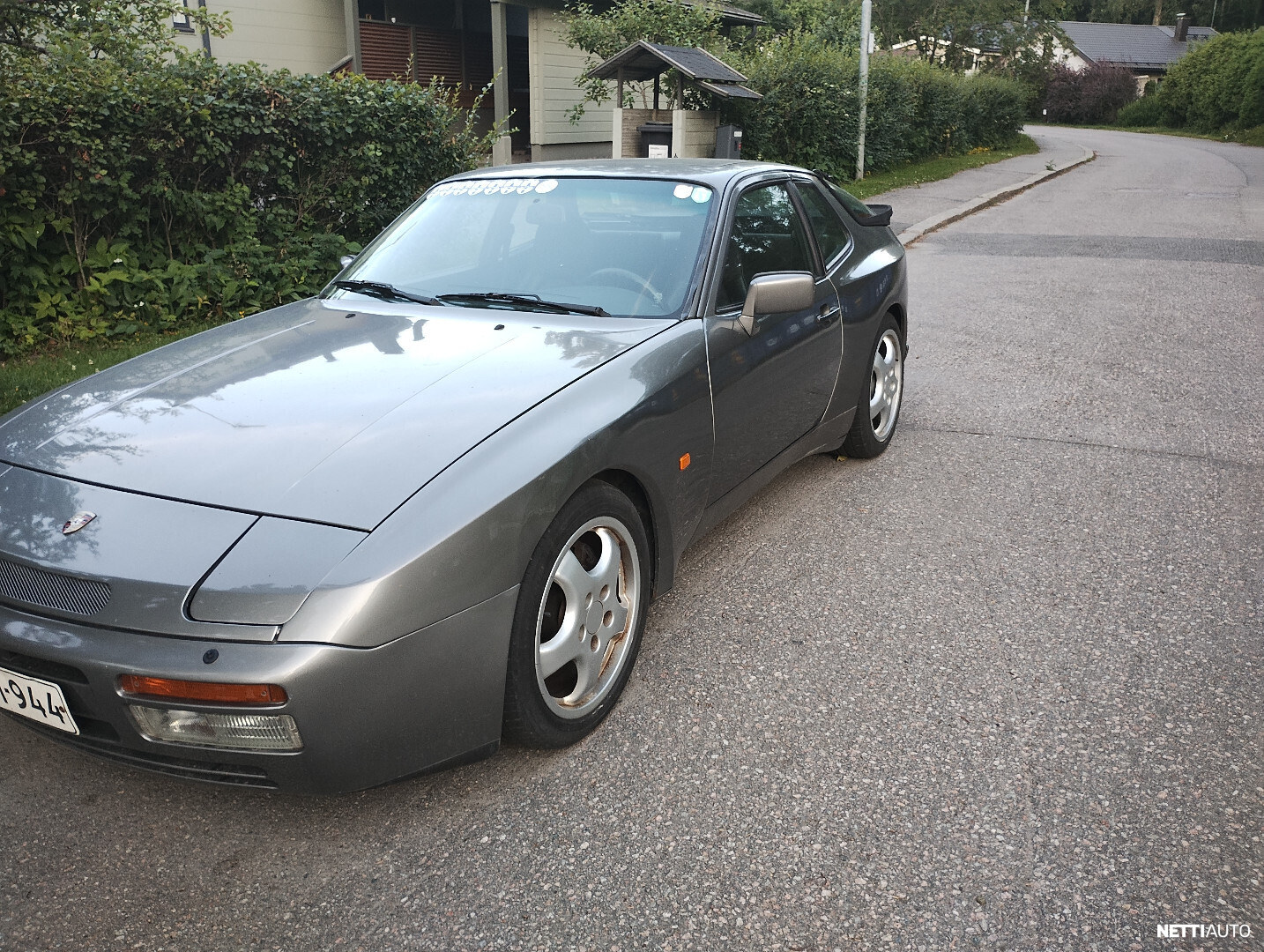 Porsche 944