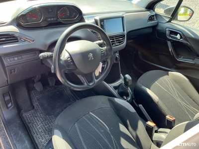 Peugeot 208 1.4 Vti 2012, photo 3/4