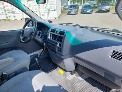 Toyota Hiace 2,5 D-4D 117 5ov pitkä 4WD 2009, kuva 8/8