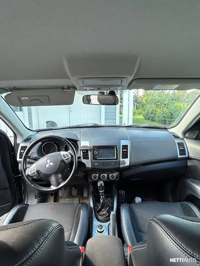 Mitsubishi Outlander 2,2 DI-D Intense MT 2012, photo 6/7