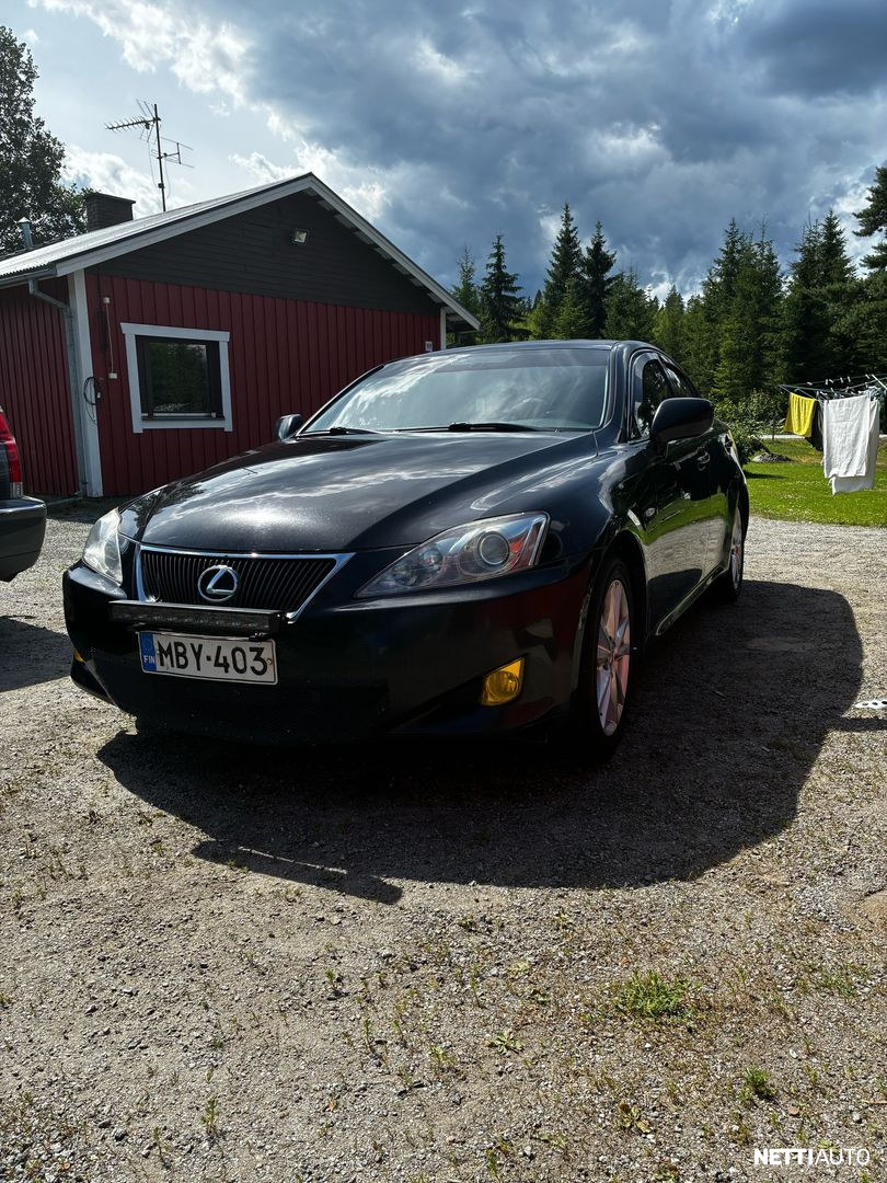 Lexus IS