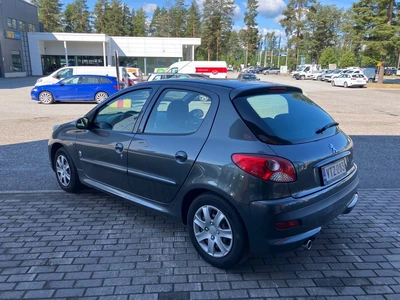 Peugeot 206+ Generation 75 5-ov 2012, photo 2/5