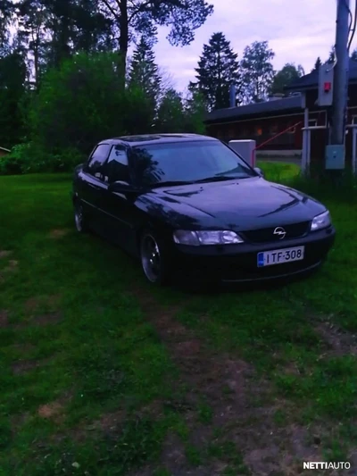 Opel Vectra 1,6i 16V CD ABS 5d 1998, photo 1/3