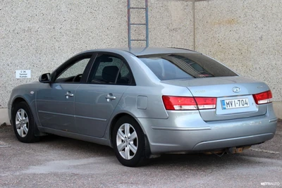 Hyundai Sonata Sedan 2,0 GL 2010, photo 2/16
