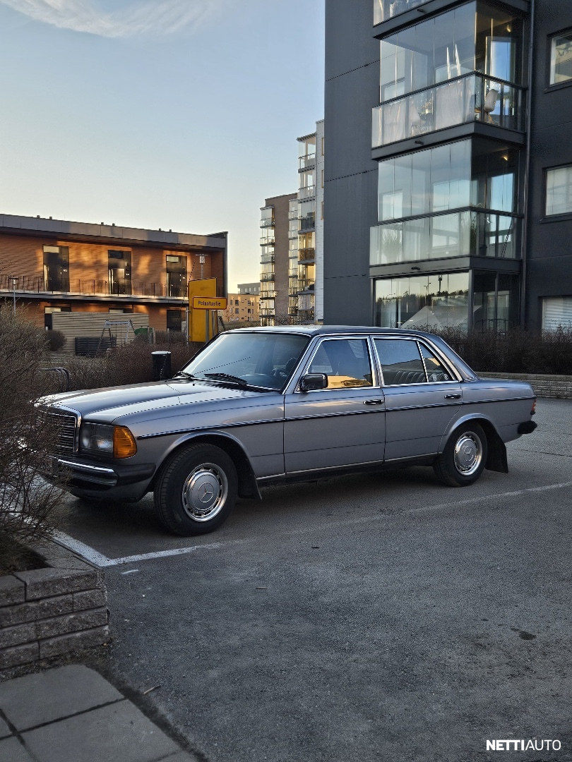 Mercedes-Benz 240
