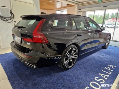 Volvo V60 2022, photo 4/30