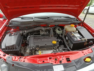 Opel Astra 4 D ASTRA HATCHBACK 1.4 2005, kuva 2/2
