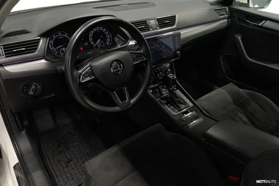 Skoda Superb 2018, photo 6/31