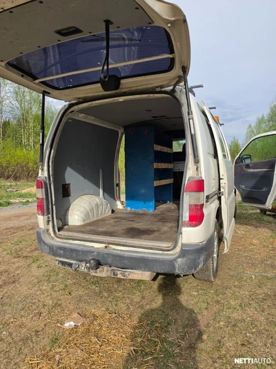 Toyota Hiace 2,5 D-4D 117 5ov 4WD pitkä 2009, photo 5/11
