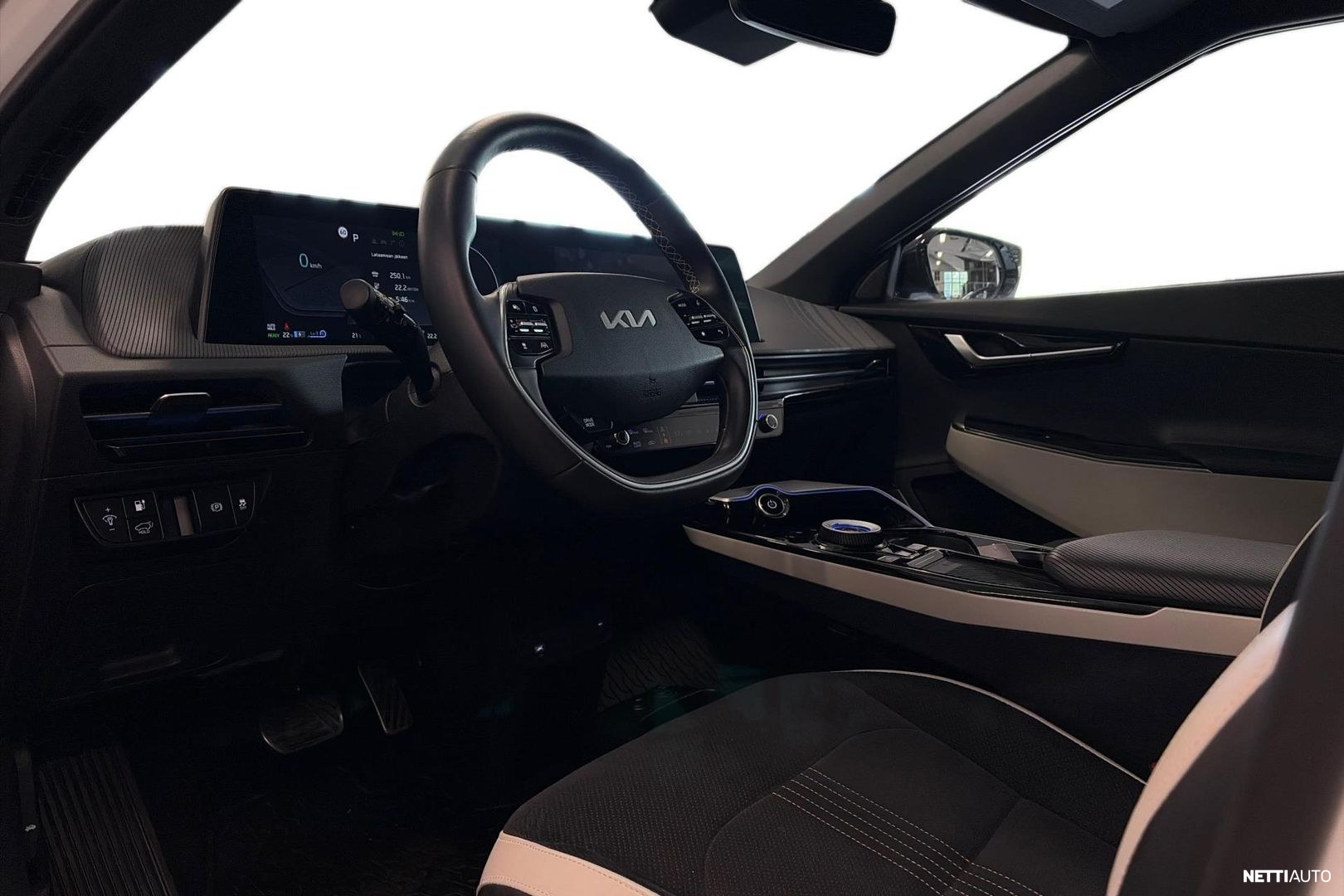 Kia EV6 2022, photo 3/4