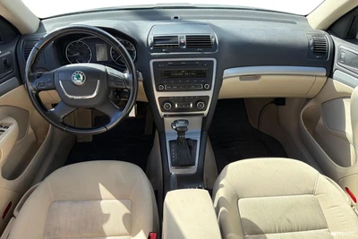 Skoda Octavia 2009, kuva 7/10