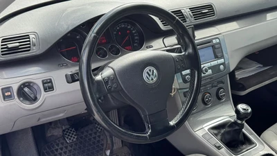 Volkswagen Passat 2009, photo 2/21