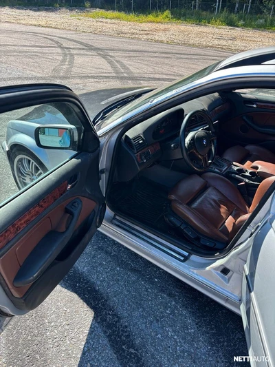 BMW 330 d Touring 2001, photo 6/8