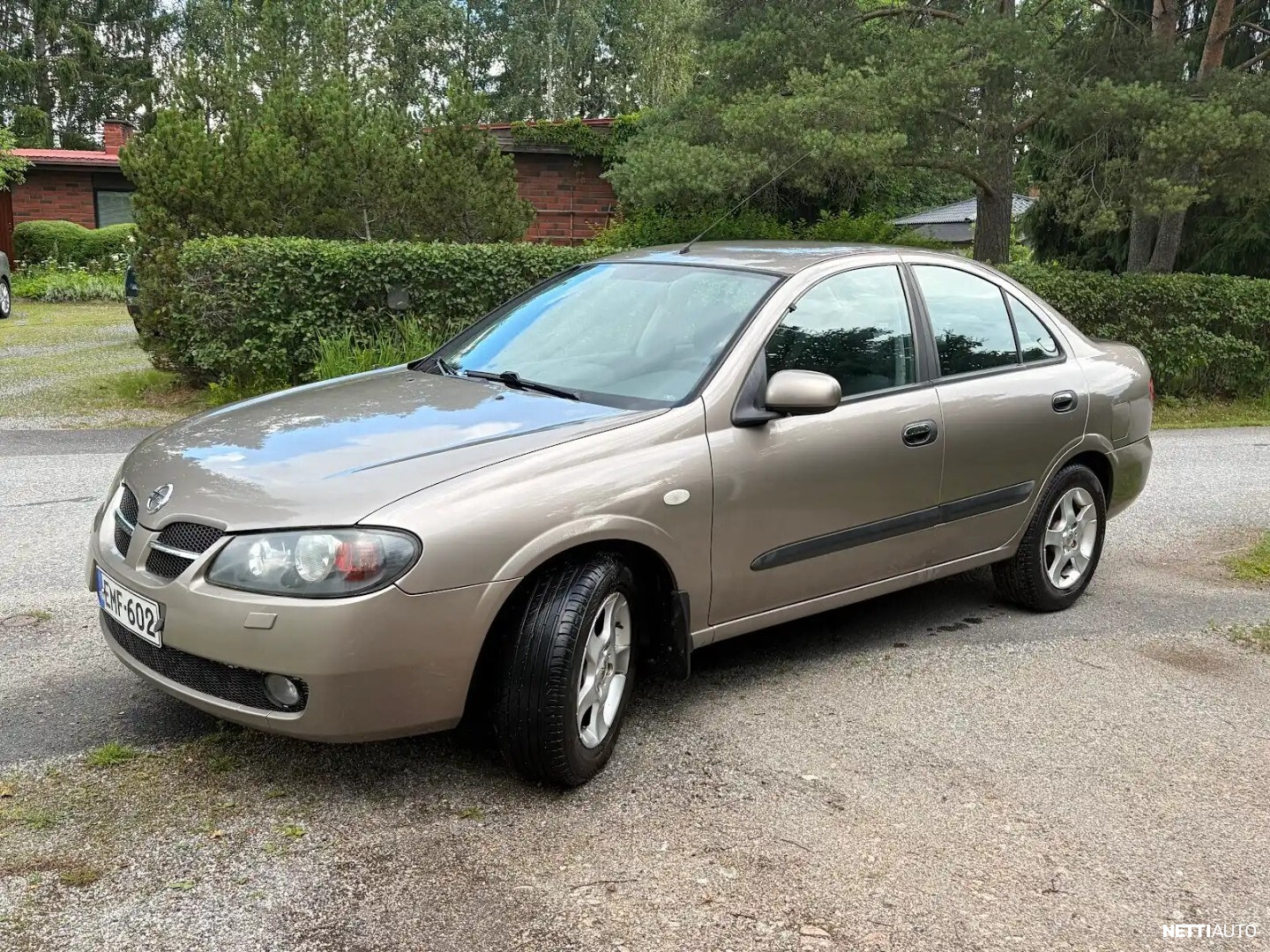 Nissan Almera