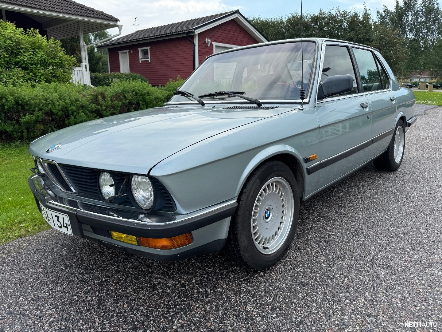 BMW 528