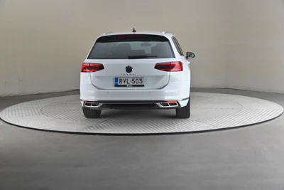Volkswagen Passat 2023, photo 5/31