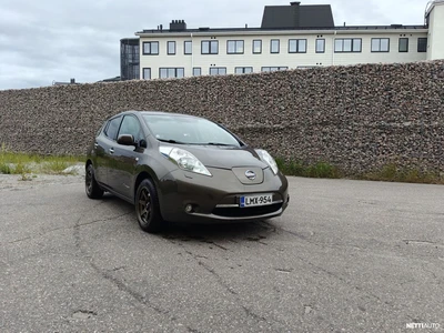 Nissan Leaf Acenta 30 kWh 6,6 kW charger 2016, photo 1/16