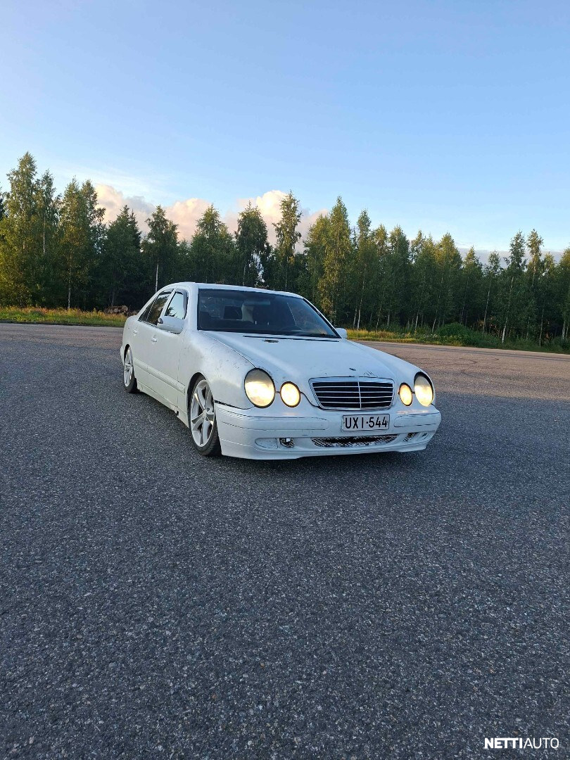 Mercedes-Benz 220