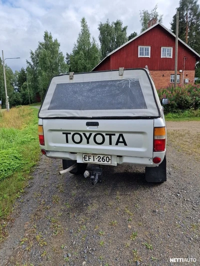 Toyota Hilux 1990, kuva 6/10