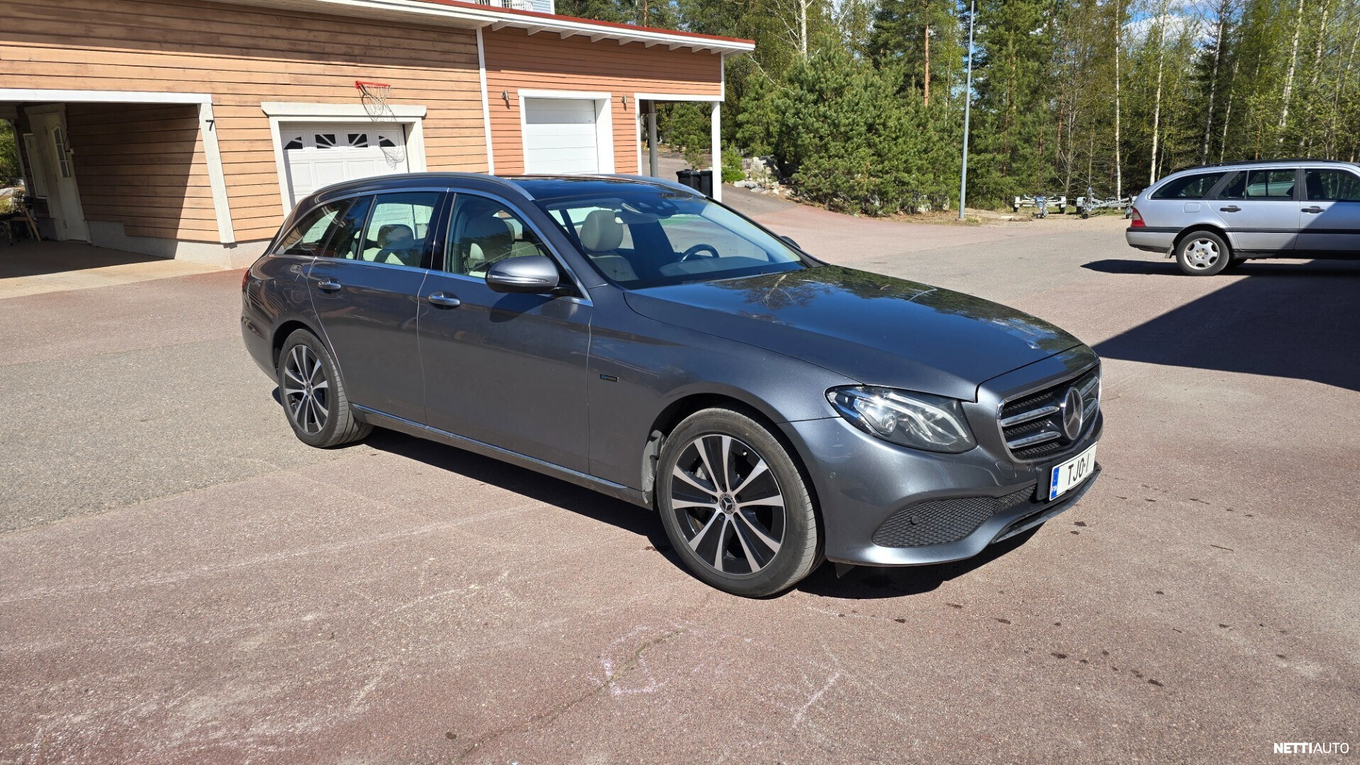 Mercedes-Benz E