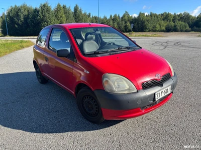 Toyota Yaris 2000, photo 1/9