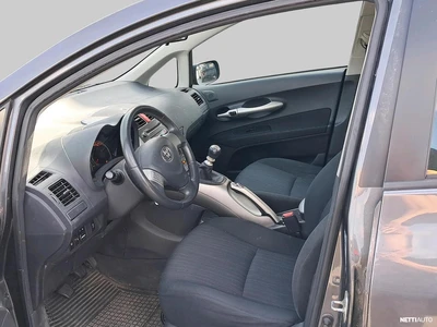 Toyota Auris 2009, photo 4/4