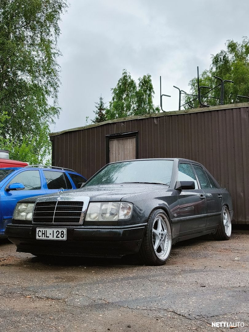 Mercedes-Benz 230