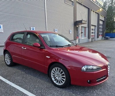 Alfa Romeo 147 1,9 JTD M-jet 5D 2007, kuva 4/33