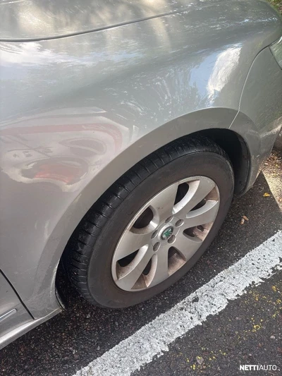 Skoda Superb 2011, kuva 6/8