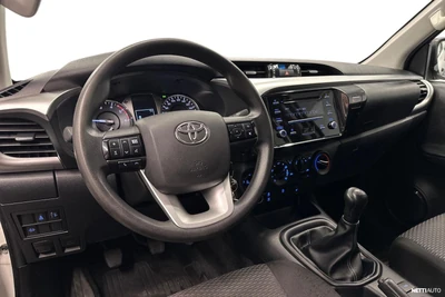 Toyota Hilux Double Cab 4WD 2,4D Life 2022, photo 6/27