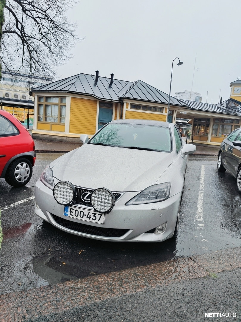Lexus IS