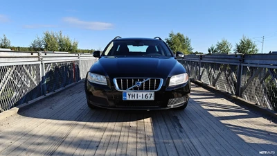 Volvo V70 2,0D Kinetic 2009, kuva 3/10