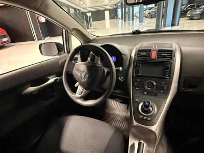 Toyota Auris 2012, kuva 4/9