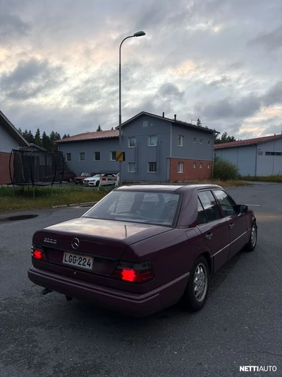 Mercedes-Benz 300 1986, photo 3/21