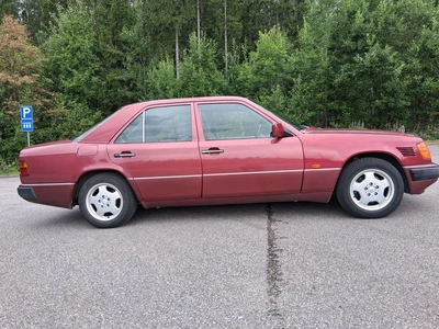 Mercedes-Benz 300 1990, kuva 5/17