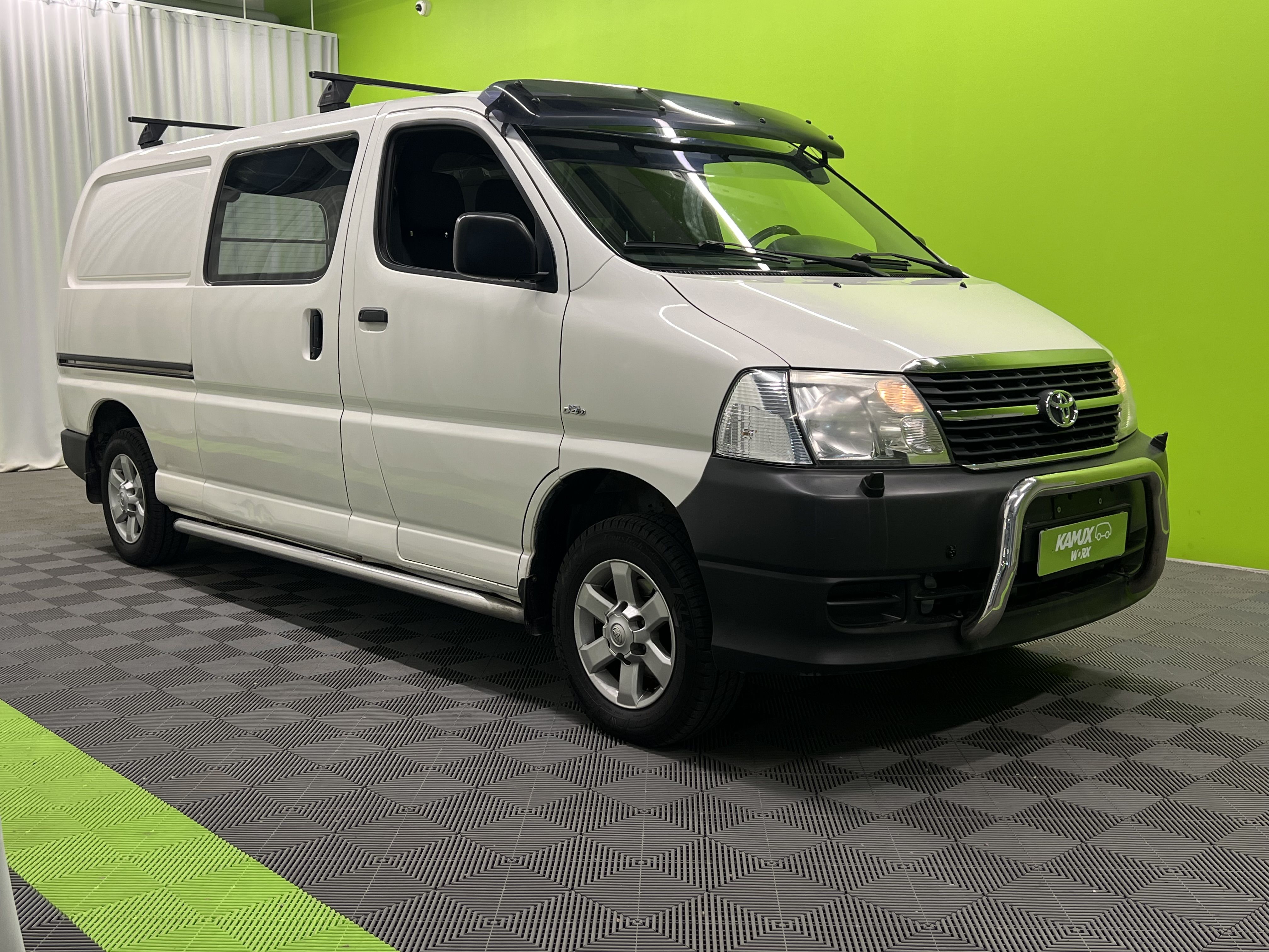 Toyota Hiace 2,5 D-4D 4WD 117 5ov pitkä Sis. ALV