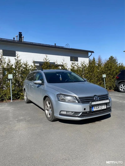 Volkswagen Passat 2011, kuva 1/10