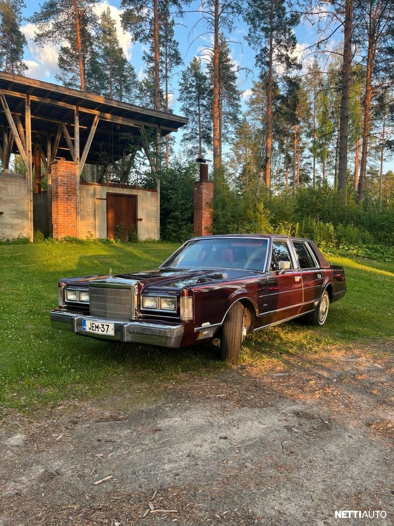 Lincoln Town Car