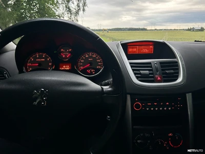 Peugeot 207 2007, photo 7/9