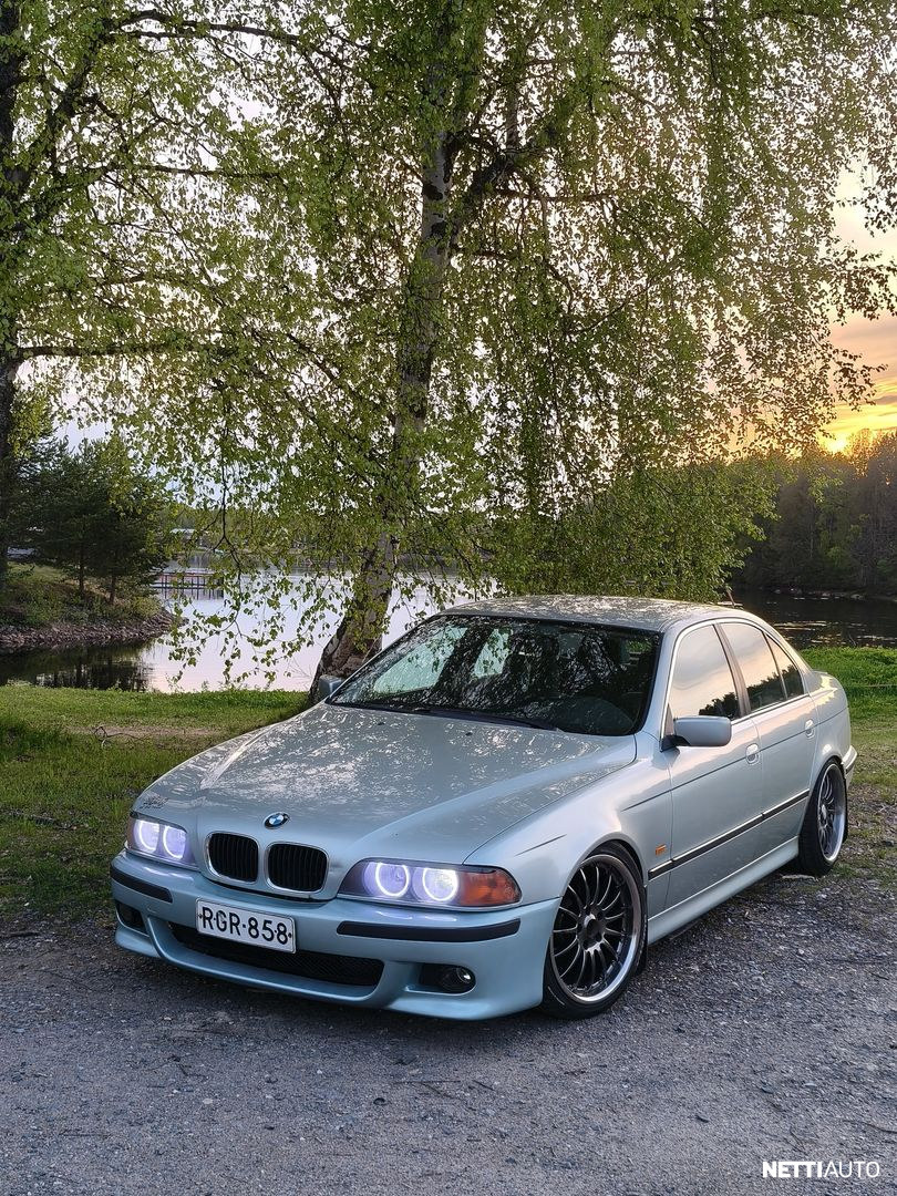 BMW 523