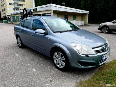 Opel Astra 2009, photo 2/14