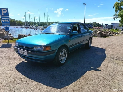 Mazda 323 GLX 1993, photo 1/5