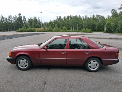 Mercedes-Benz 300 1990, kuva 2/17