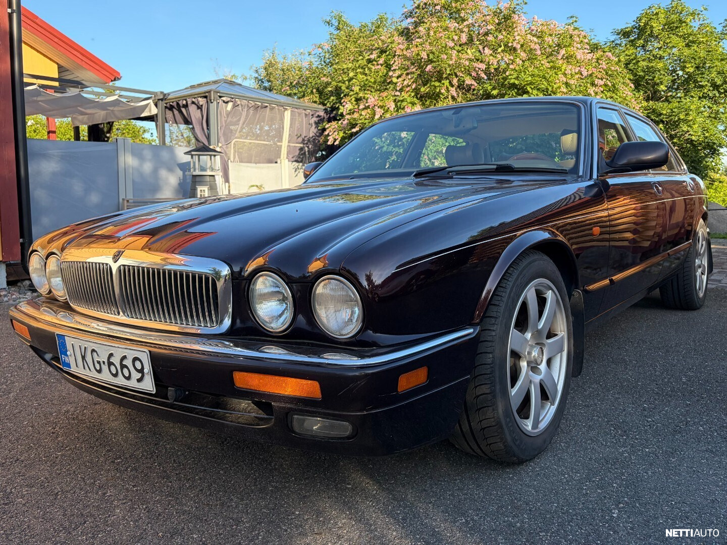 Jaguar XJ6
