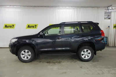 Toyota Land Cruiser 2023, kuva 2/25