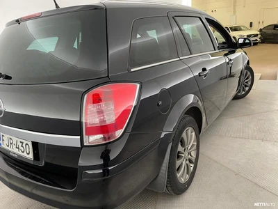 Opel Astra 2010, photo 3/10