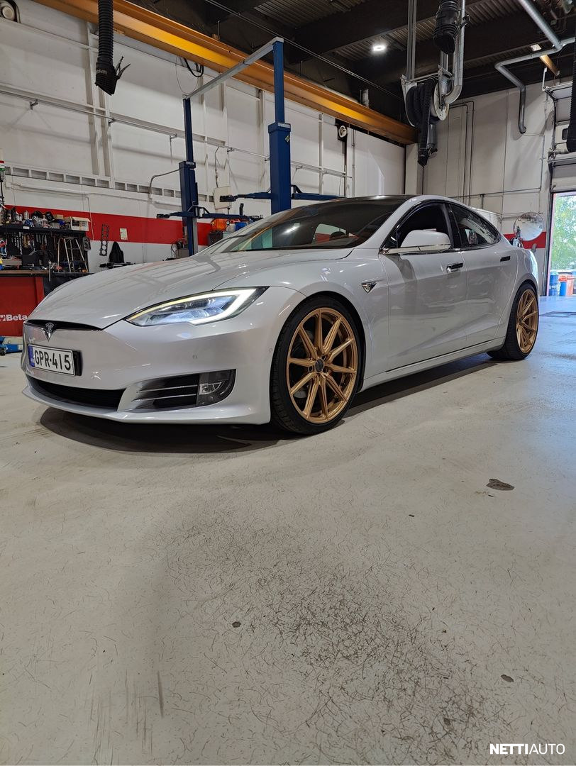Tesla Model S
